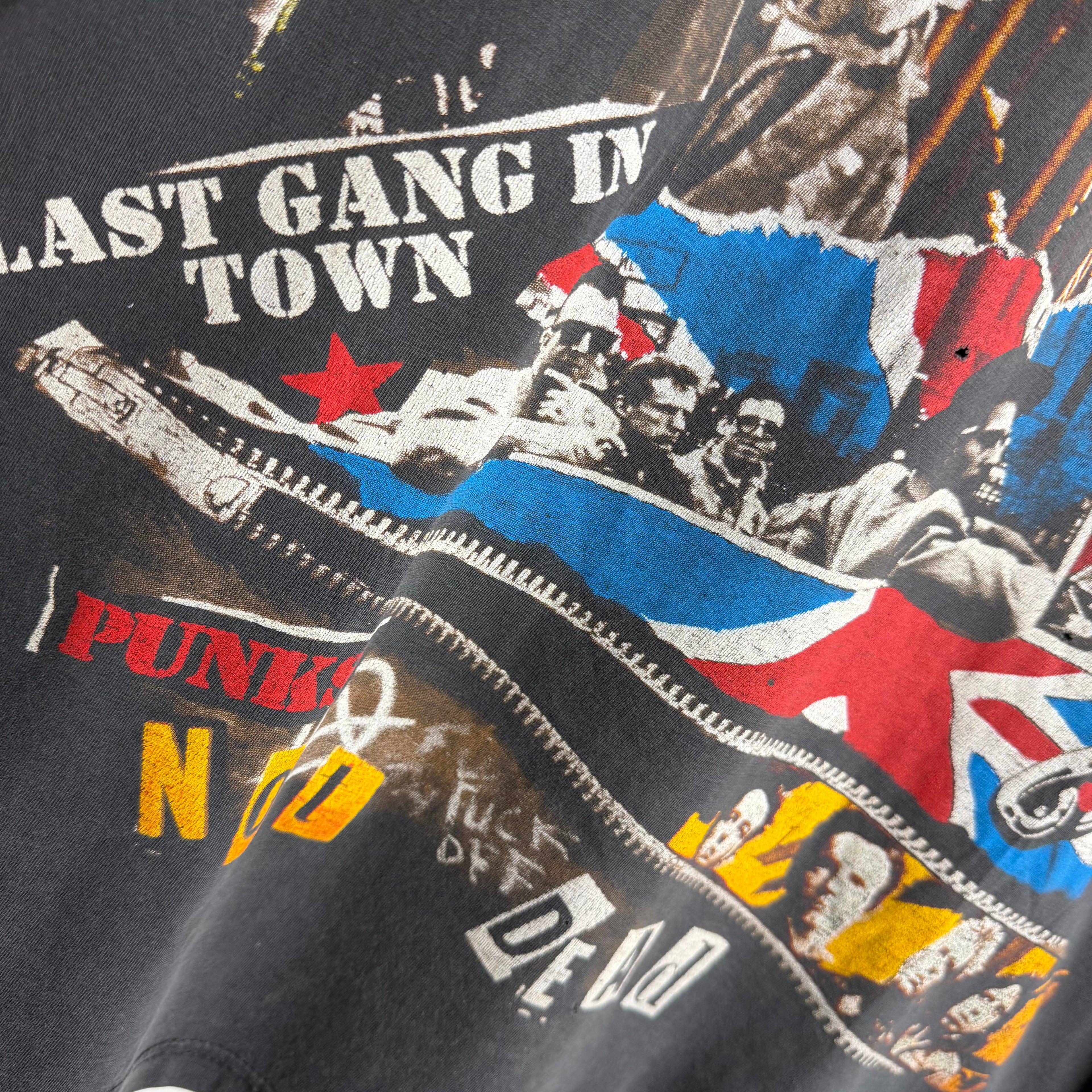 The Clash 'Punks Not Dead' - Mid 90s - L/XL